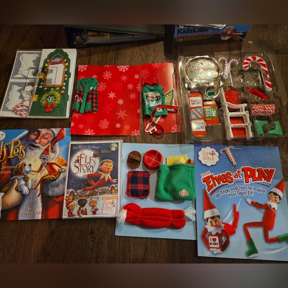 The Elf On The Shelf Claus Couture Frosted Fishing Hut Rock Roll Tools Tips Used - Picture 1 of 7
